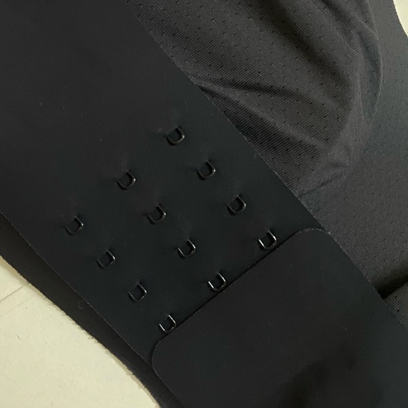 Knix - Padded V-Neck Bra Wide Strap - Picture 8 of 9